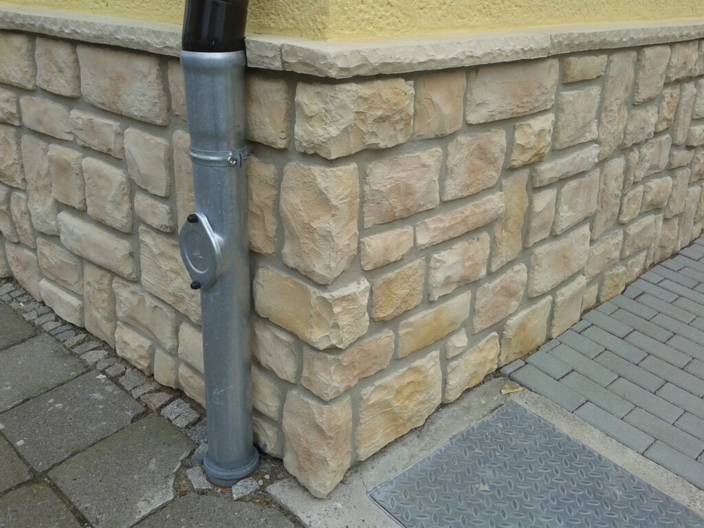 Aquitaine Feldsteinnachbildung als Sockelverkleidung