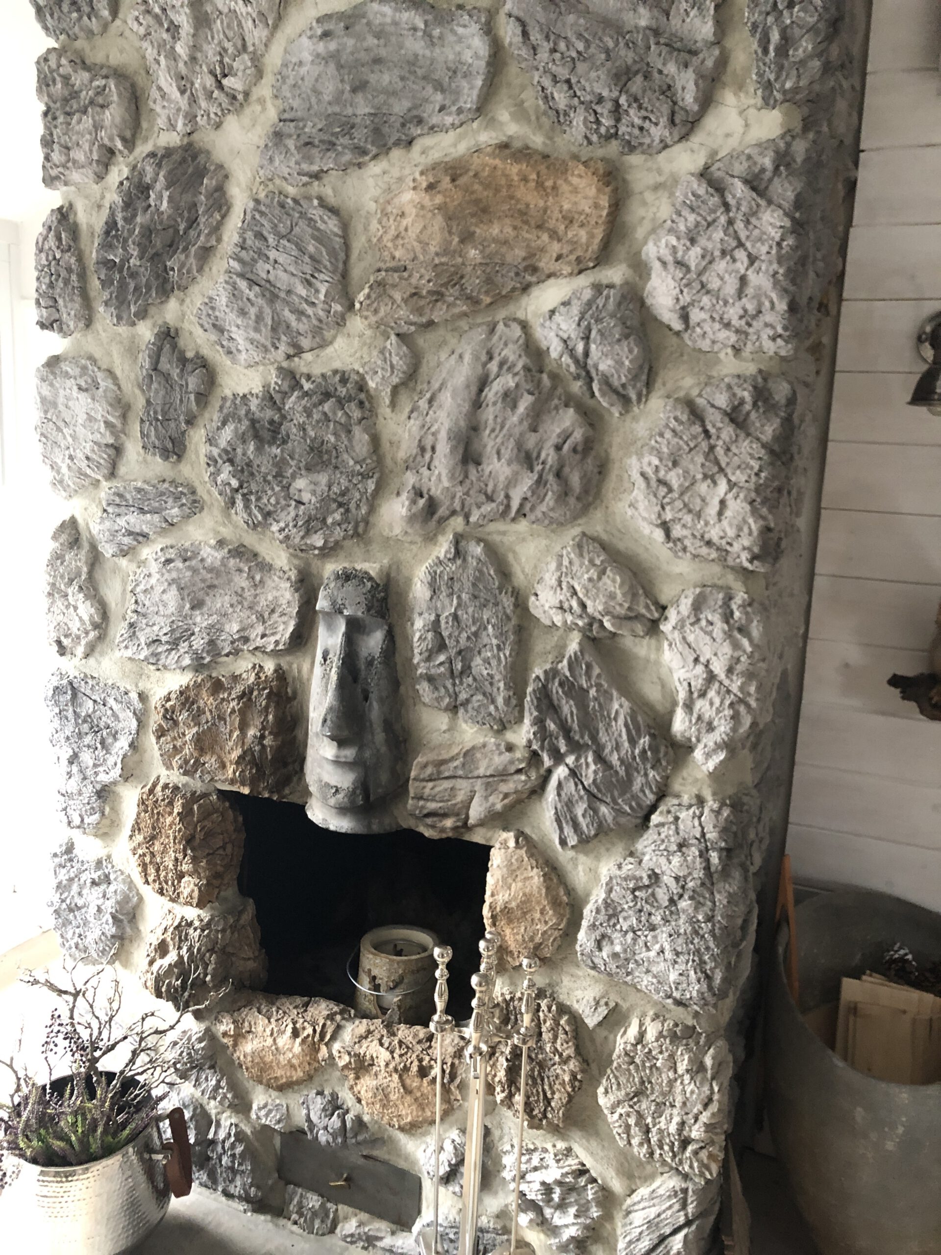 Tearr grey, Feldsteinnachbildung als Kaminverkleidung