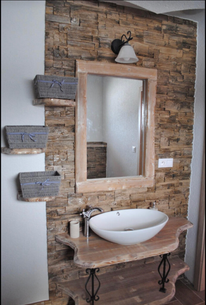 perfekte Holznachbildung von altem verwittertem Holz aus Betonstein